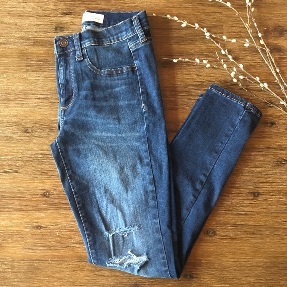 Distressed Legging Jeans - Stretch - Mid Rise - Picture 1 of 8